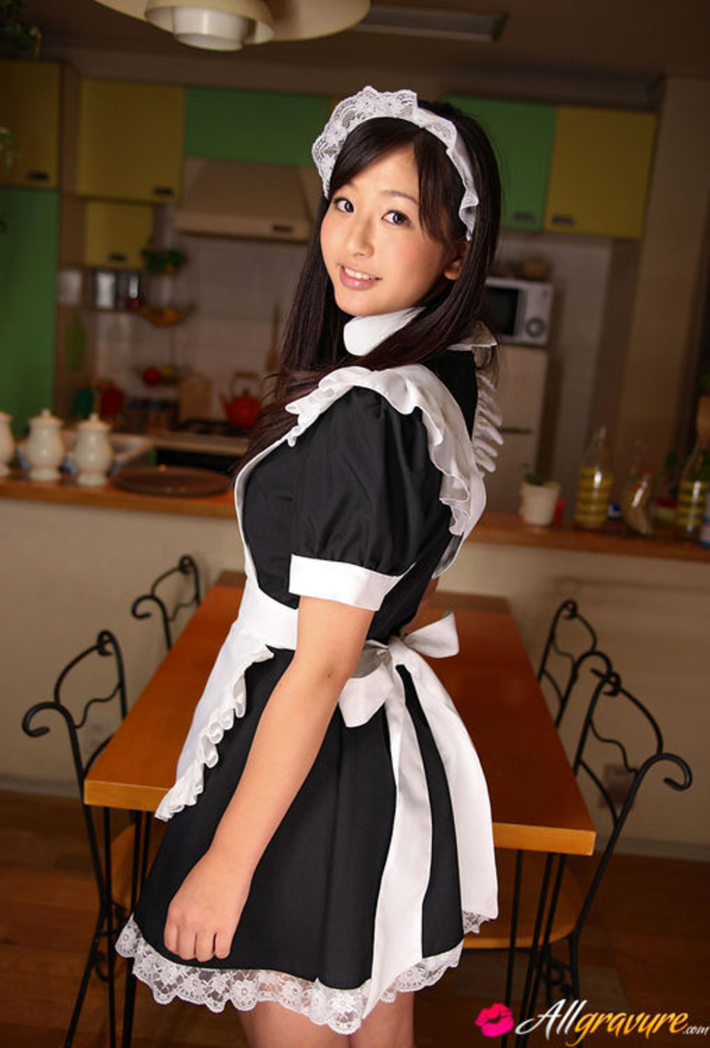 Yuri Murakami Sexy French Maid 00