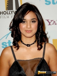 Summer Bishil Cleavy Teen Beauty