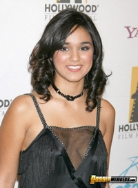 Summer Bishil Cleavy Teen Beauty