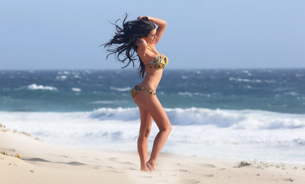 Abigail Ratchford In Bikini 03