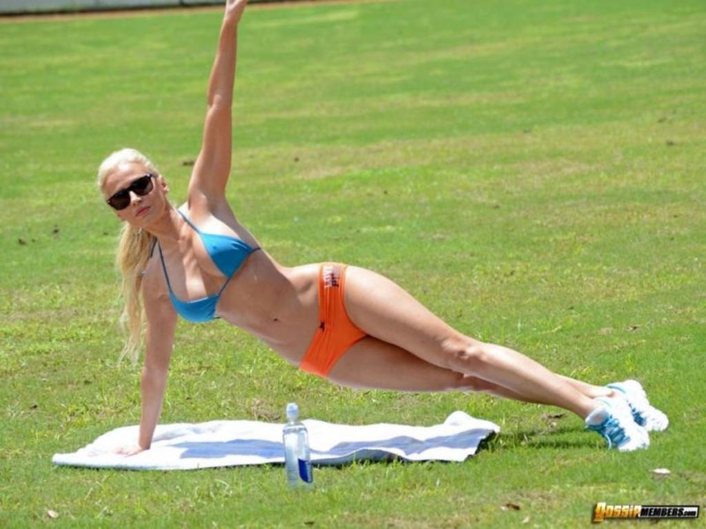 Ana Braga Shows Off Her Perfect Body 05