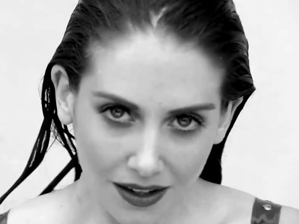 Stunning Goddess Alison Brie 09
