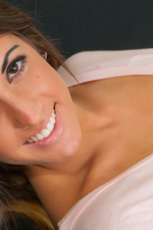 Amateur Brunette Bella Luna