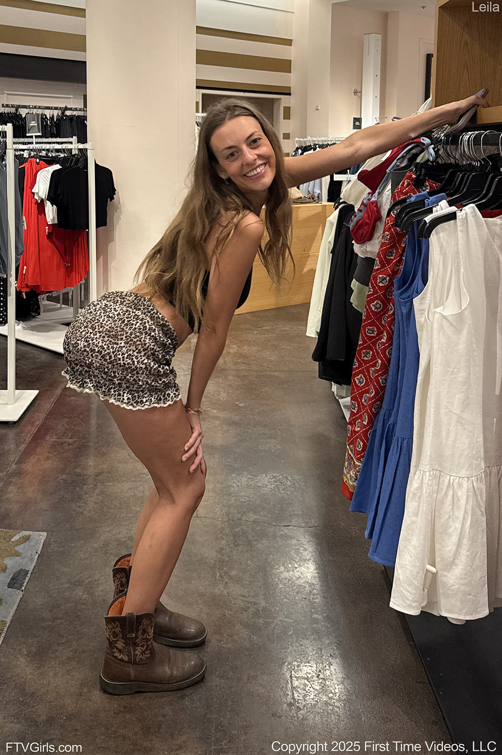 Leila In Shopping Time 02
