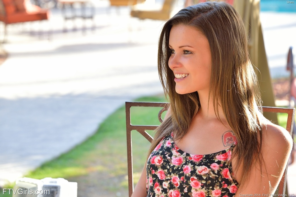 Amateur Cutie Shae Flashing In Public 00