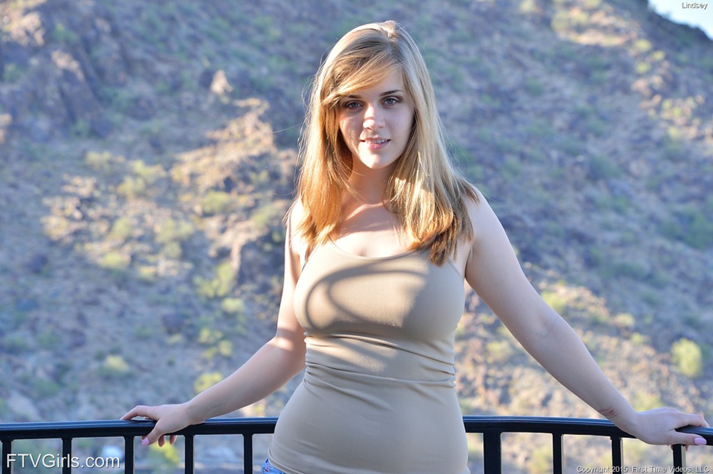 Lindsey Exposing Her Boobs 00