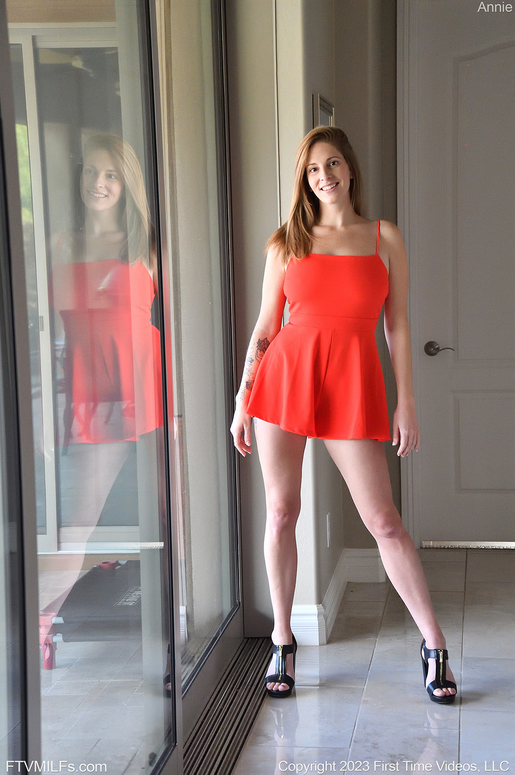 Annie In Squirting Introduction 00