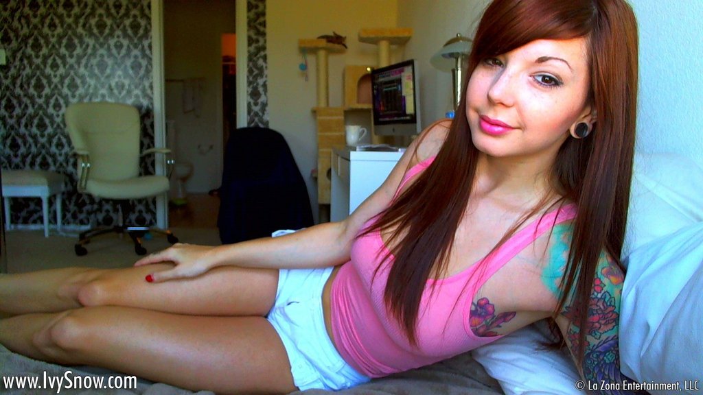 Ivy Snow webcam show 01