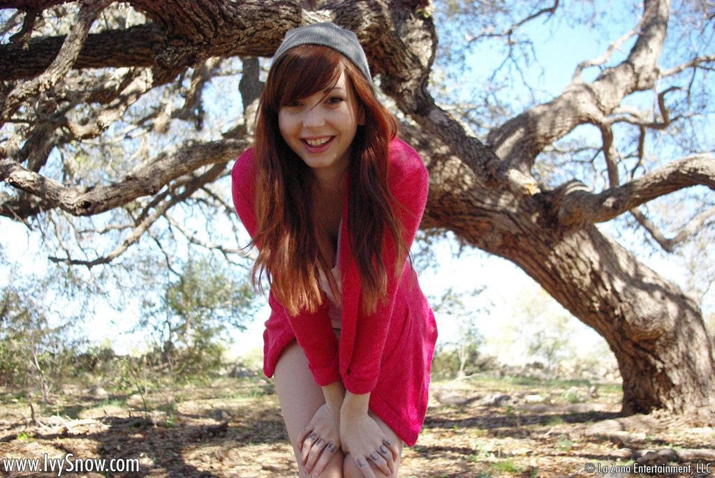Ivy Snow flashing outdoor 02