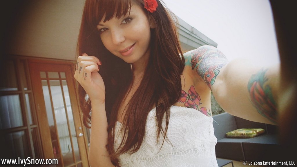 Ivy Snow presenting her hot ass 00