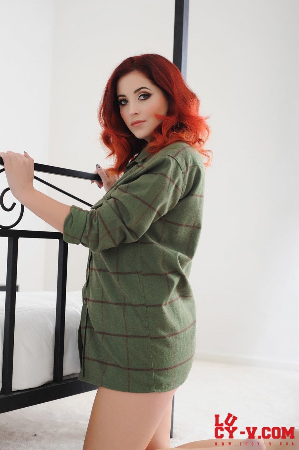 Hot Redhead Babe Lucy V 02