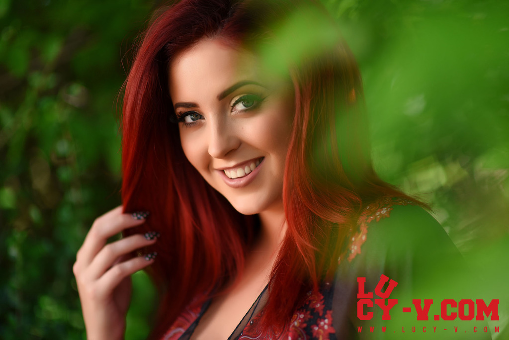 Redhead Lucy Vixen 01
