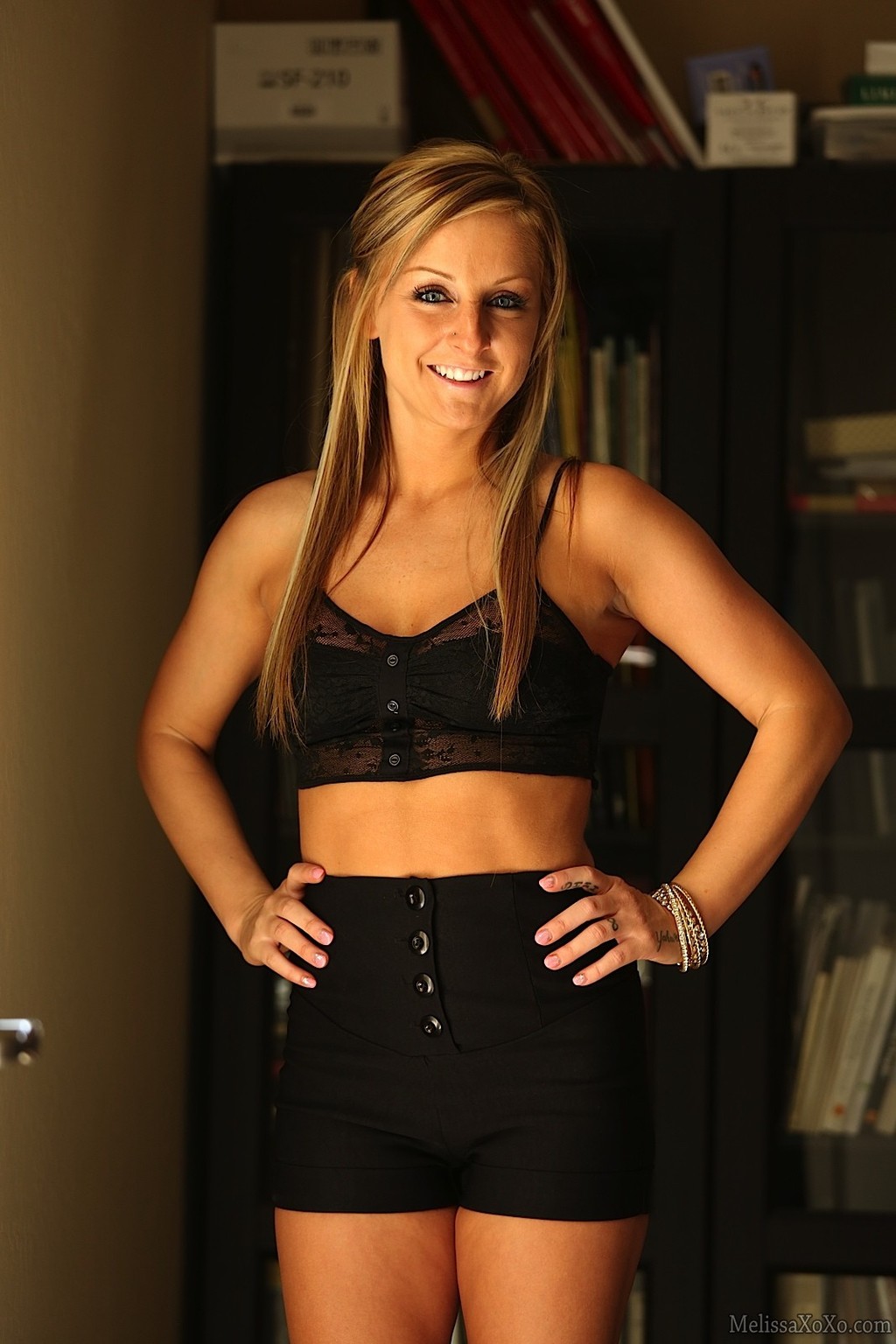 Melissa XoXo Plays With Black Dildo 00