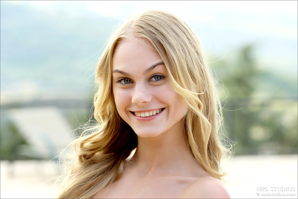 Radiant Babe Erika 00