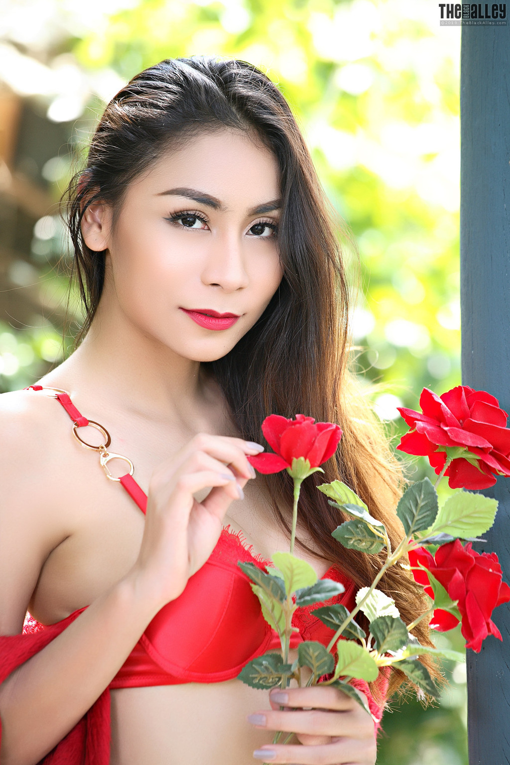 Sophia In Flowers 01