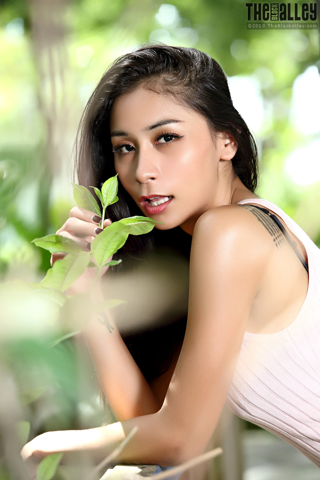Round Asian Tits 01