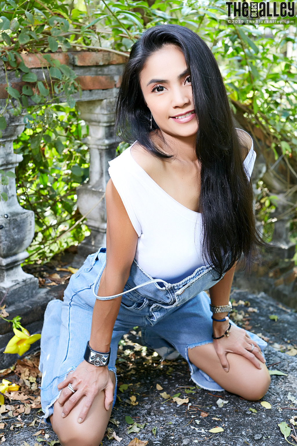 Leah Gets Naked 03