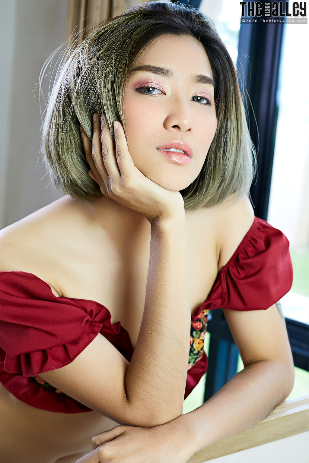 Sweet Asian Girl Apple 03