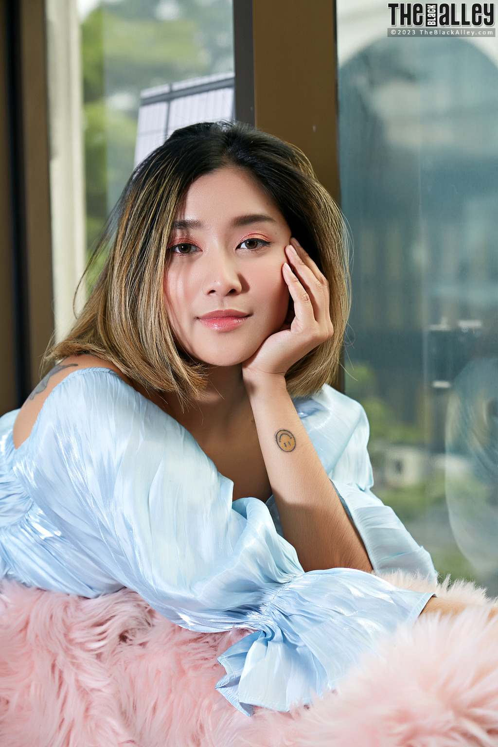 Sexy Asian Girl Apple 00