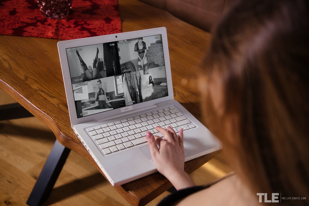 Rebecca Volpetti In Lady Voyeur 01