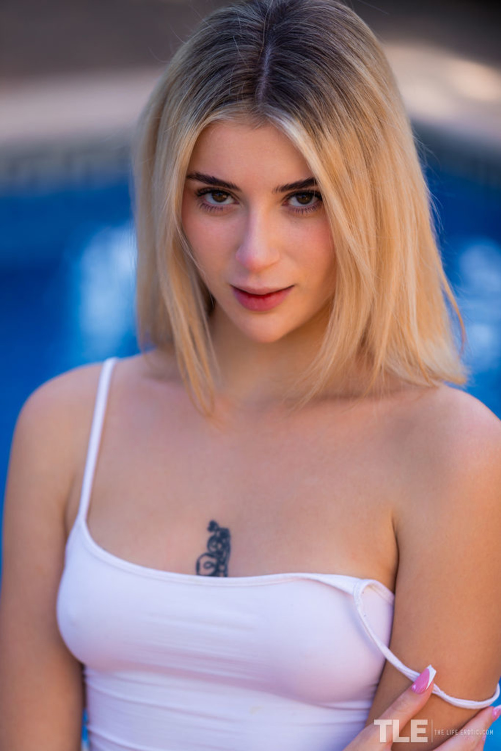 Angelique In Poolside Serenity 01