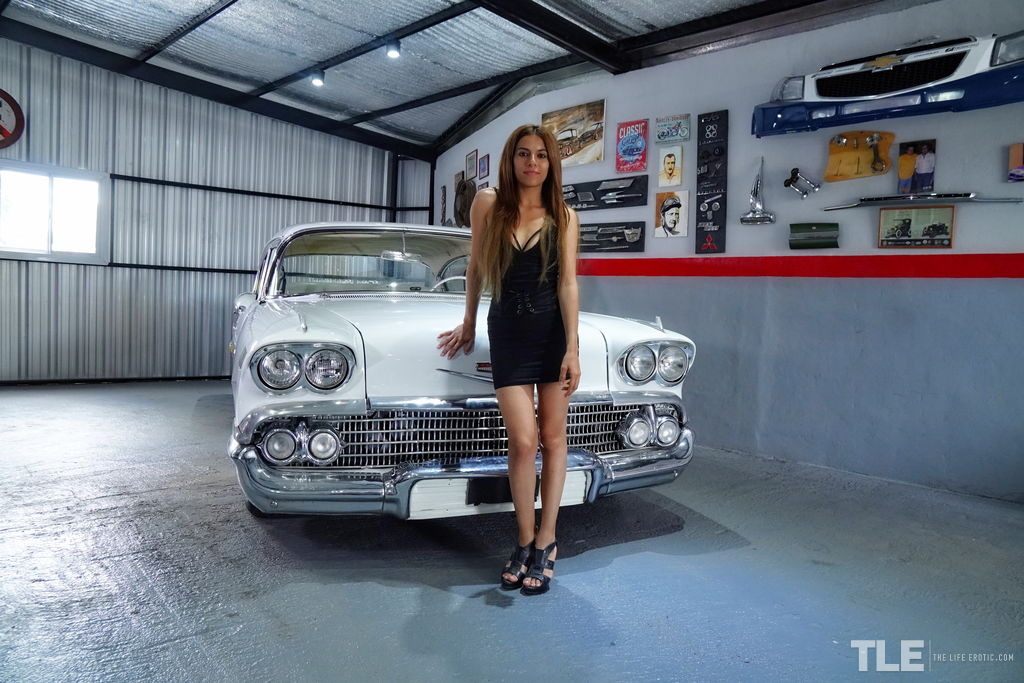 Paloma D In Driver 01
