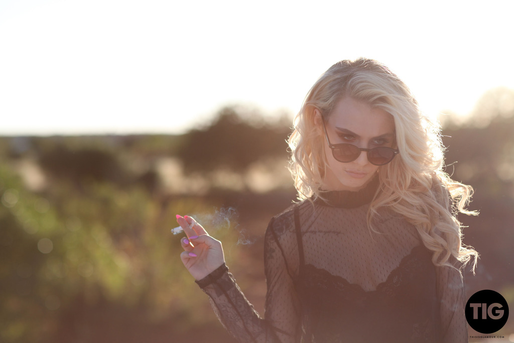 Saskia Valentine In Drops Low 00