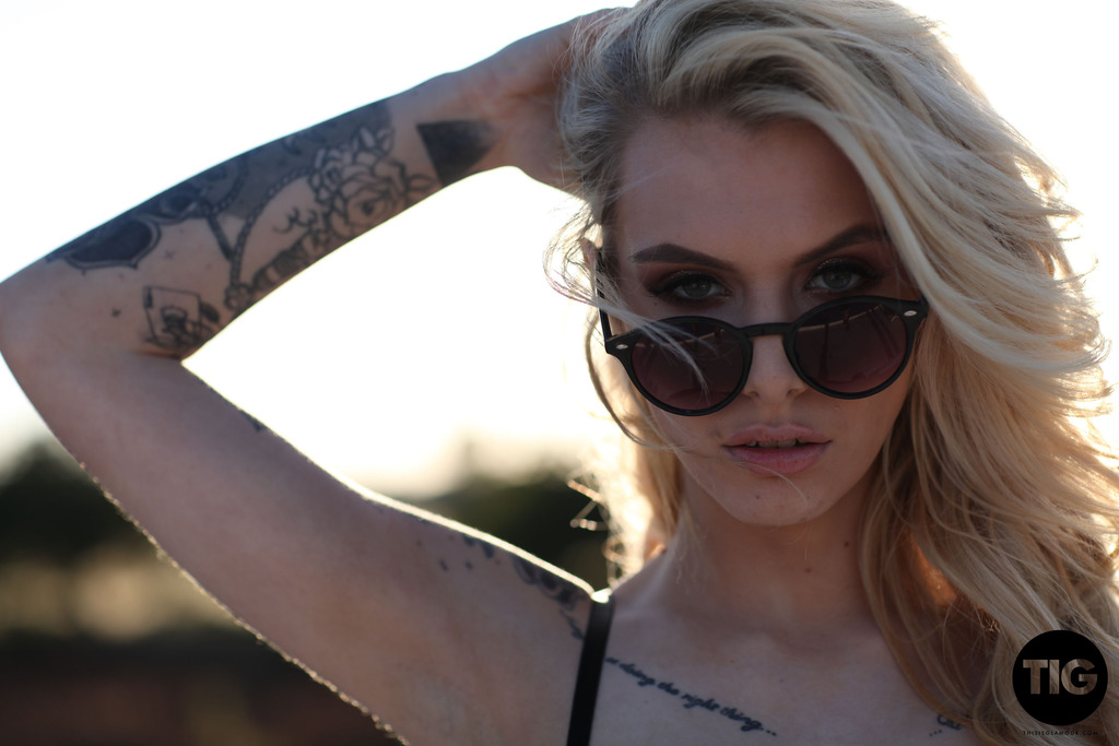 Saskia Valentine In Drops Low 14