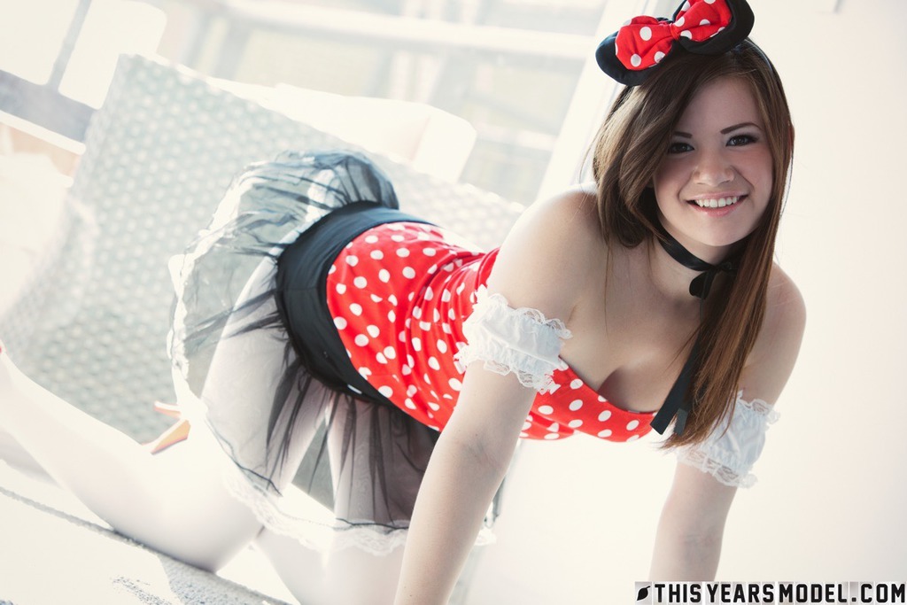 Alison Rey 04