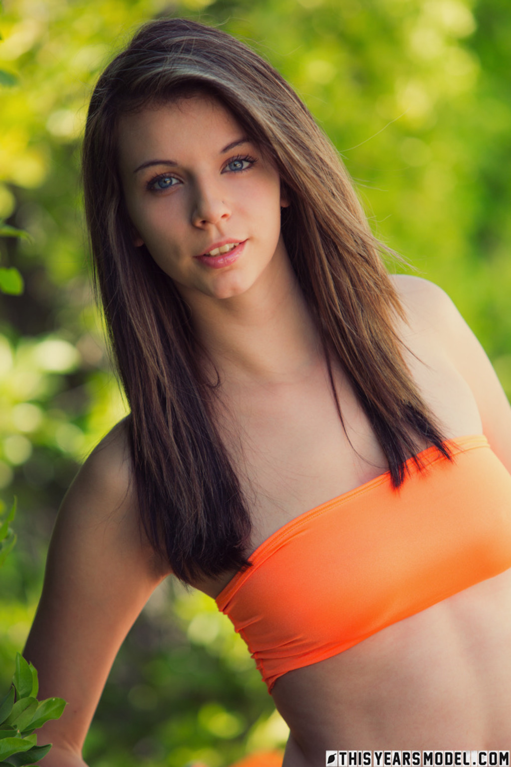 Penny Kate In Teen Cleavage 02