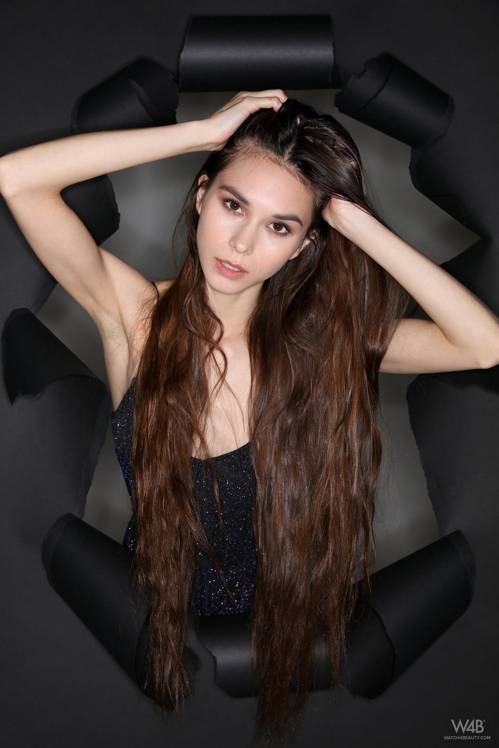 Leona Mia 00