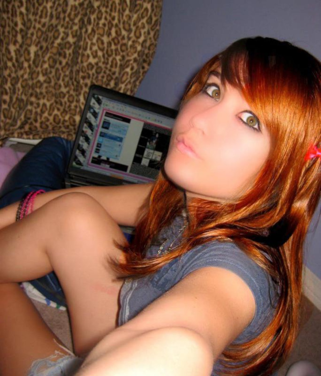 Hot Amateur Chicks Posing 11