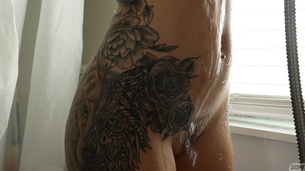 Tattooed Girl Sasha Apex 04